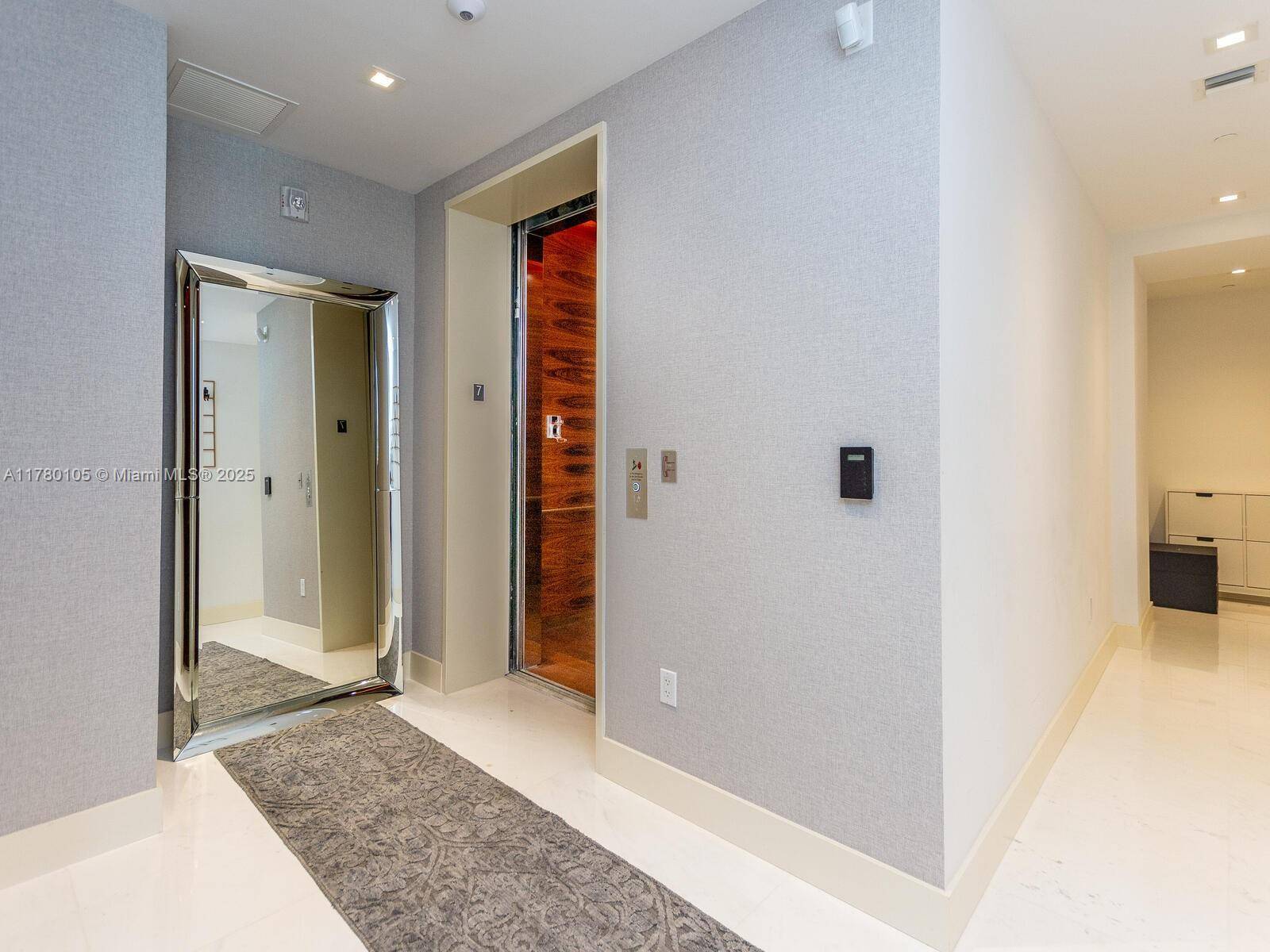 Sunny Isles Beach, FL 33160,16901 Collins Ave #703