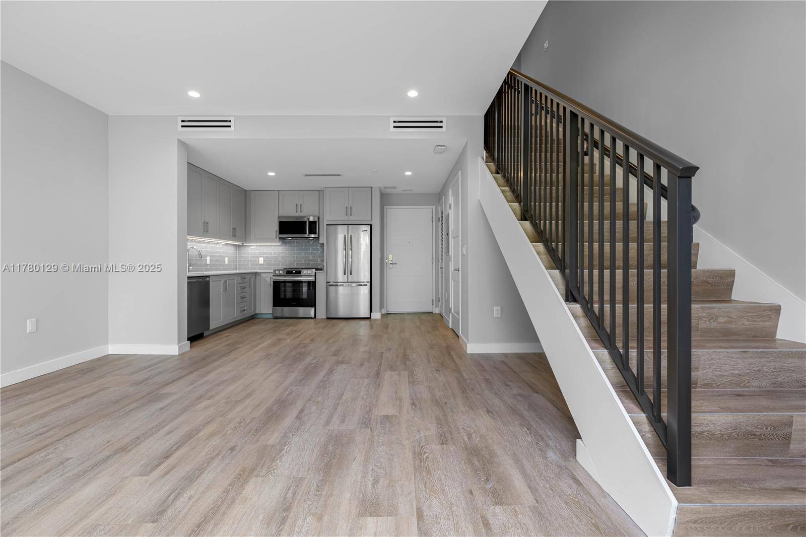 Coconut Grove, FL 33133,3335 Thomas Ave #213