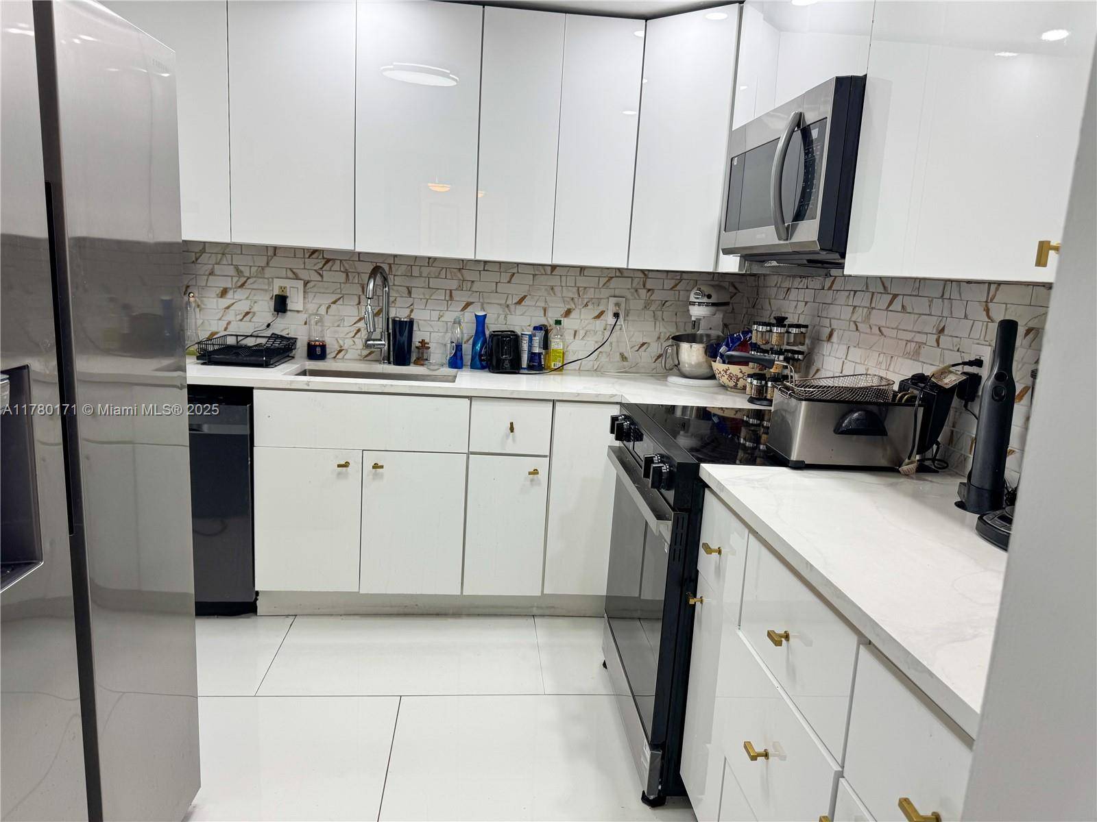 Hallandale Beach, FL 33009,600 Three Islands Blvd #1118