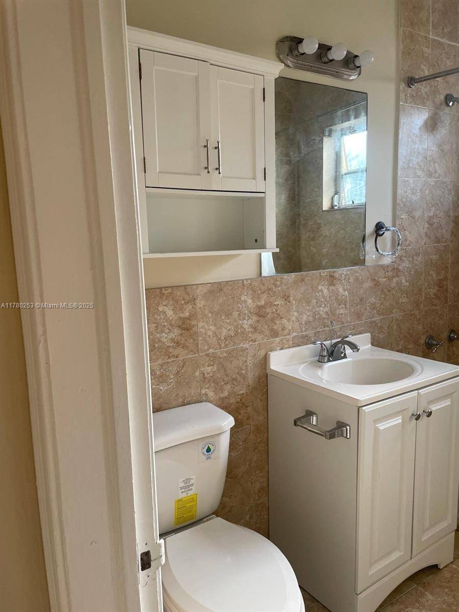 Miami Beach, FL 33140,815 W 40 St #7