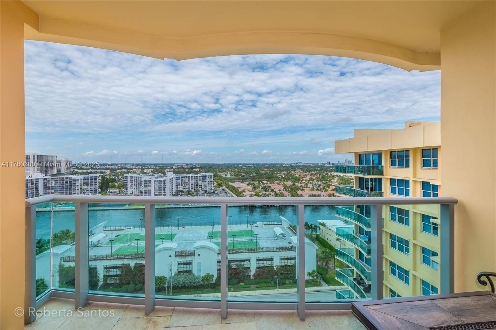 Hollywood, FL 33019,2501 S Ocean Dr #PH30