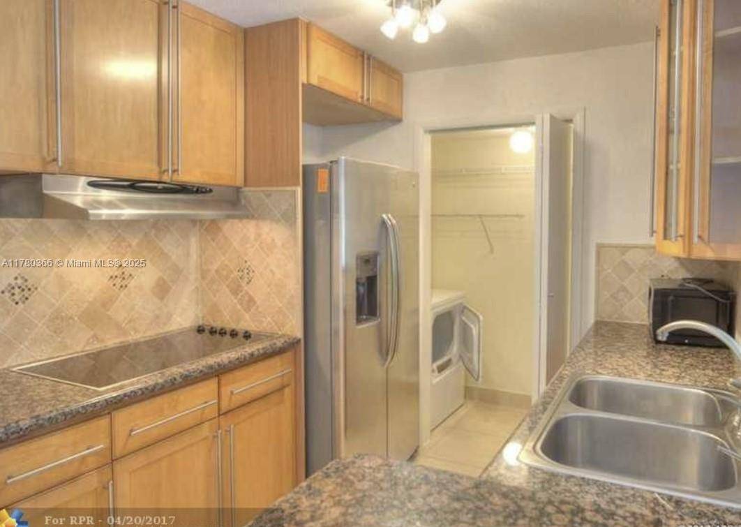 Coral Springs, FL 33071,875 Riverside Dr #713