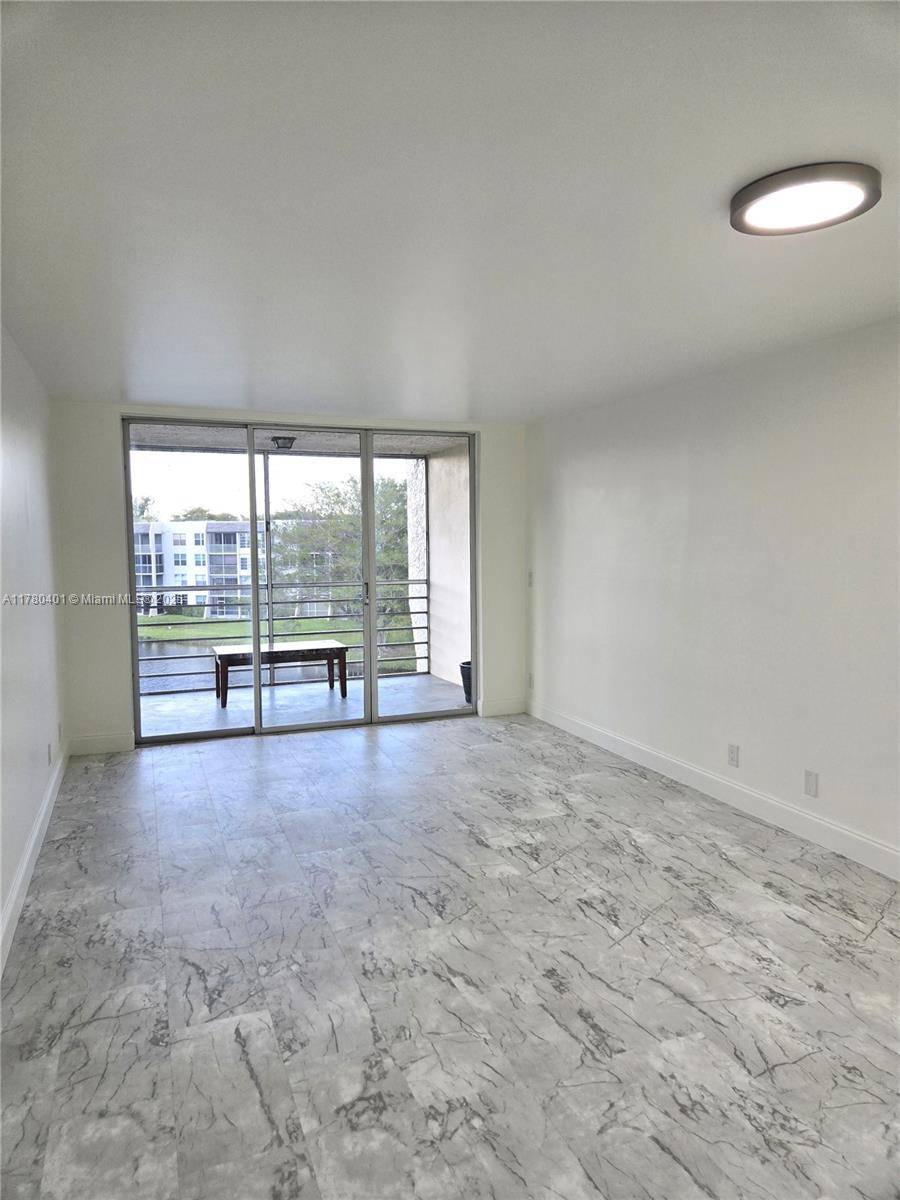 Davie, FL 33324,9311 Orange Grove Dr #406