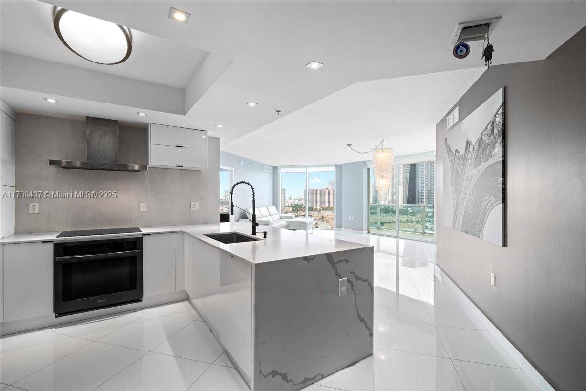 Sunny Isles Beach, FL 33160,200 SUNNY ISLE BL #2-1202