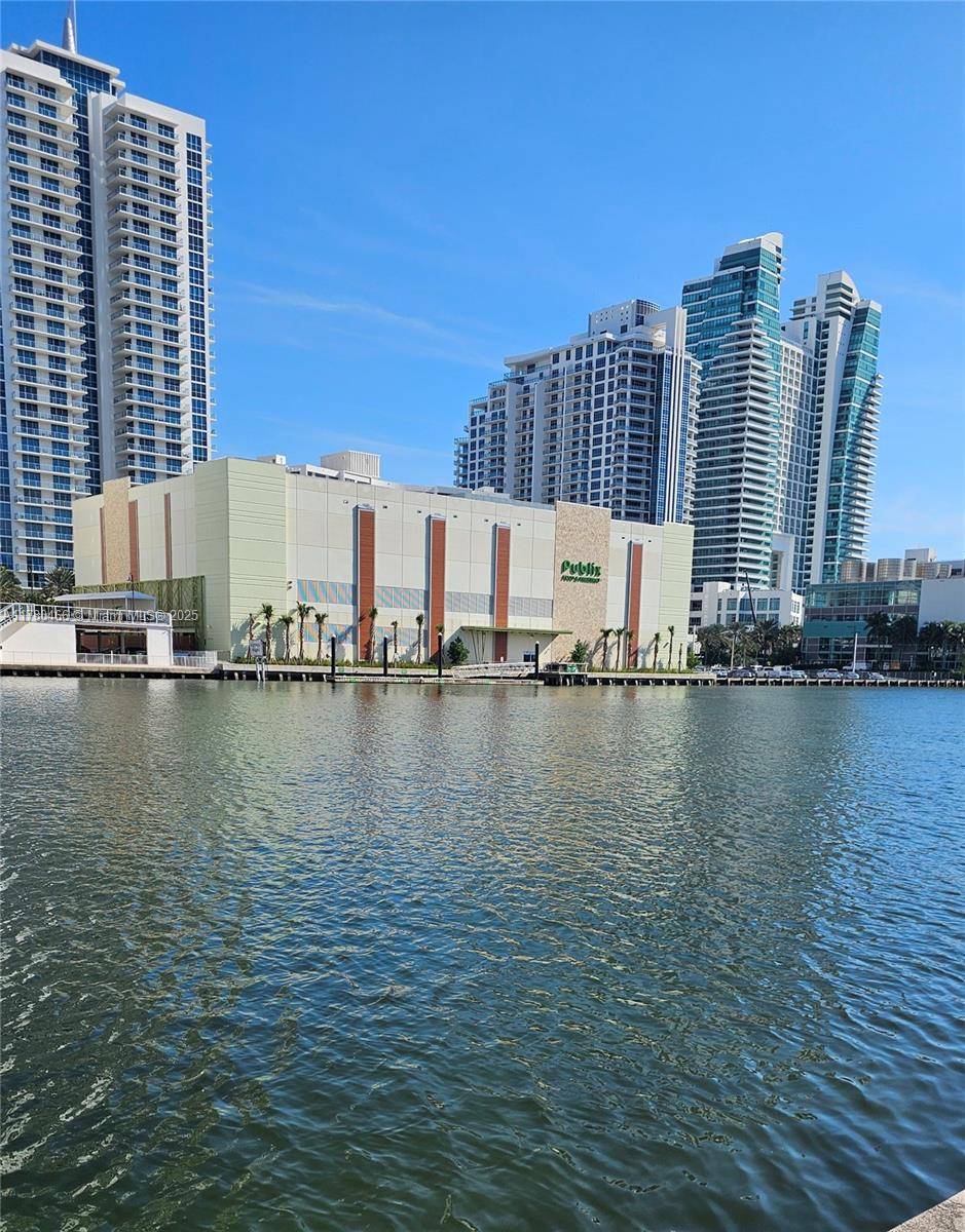Hallandale Beach, FL 33009,800 Parkview Dr #512