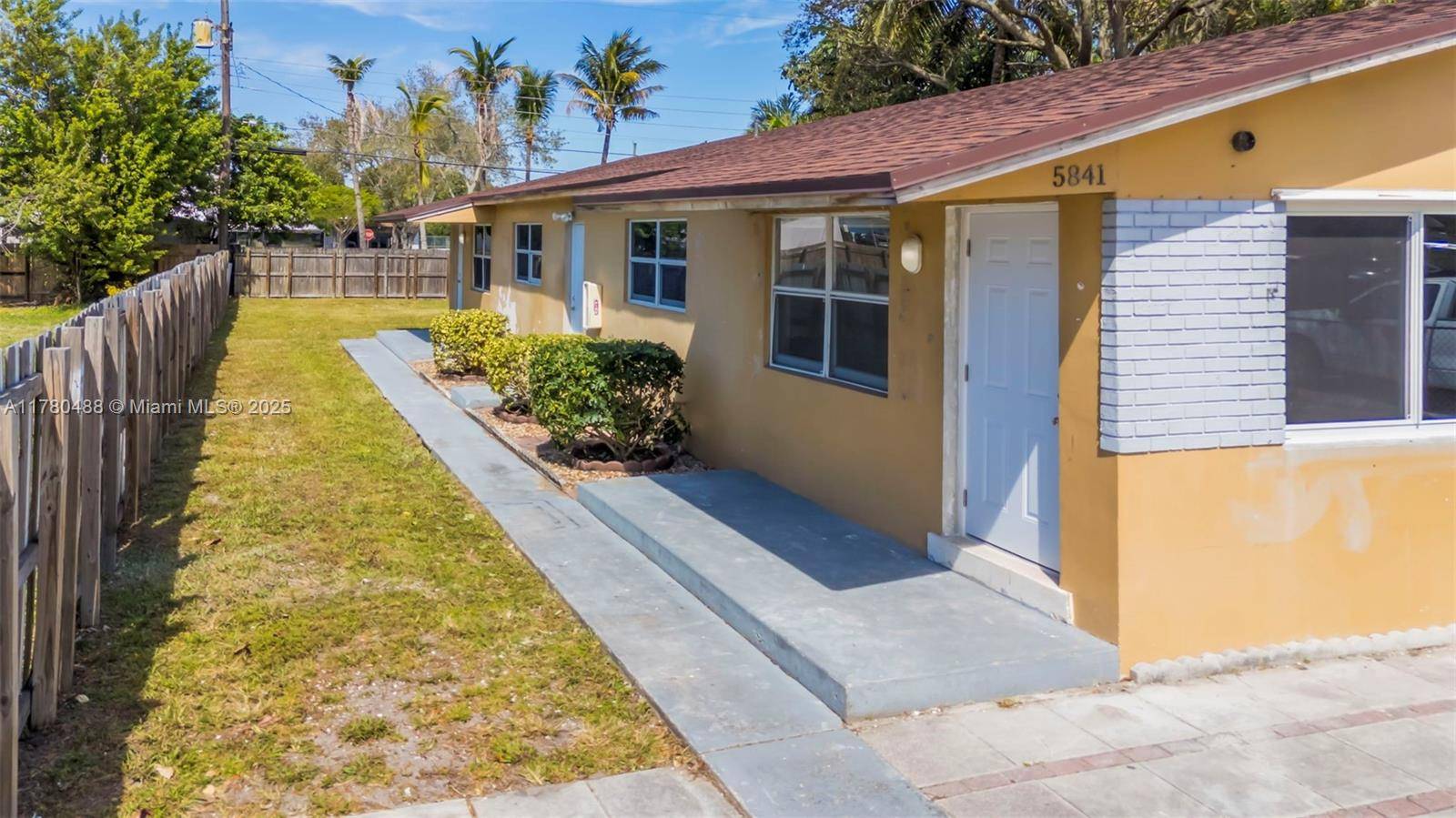Hollywood, FL 33021,5841 Lincoln St #1