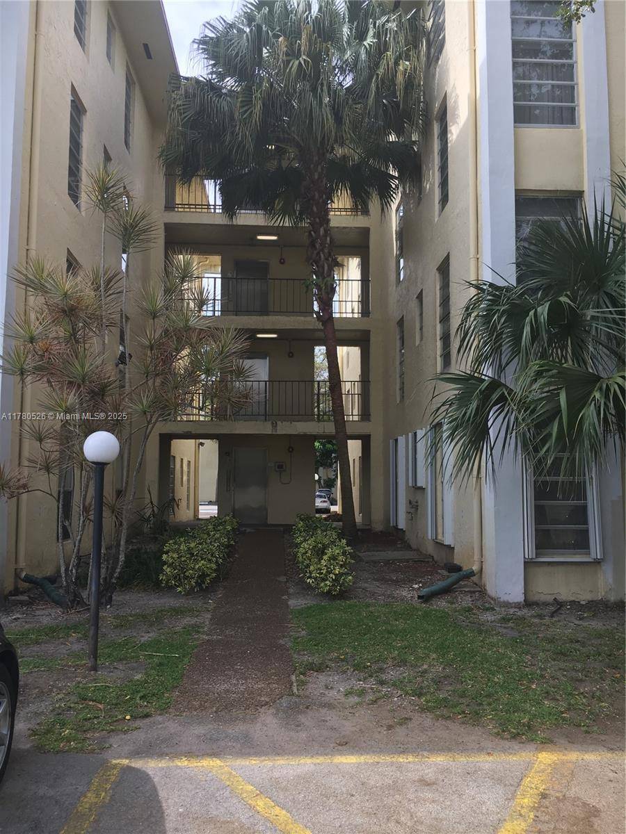 North Miami, FL 33161,12035 NE 2nd Ave #A417