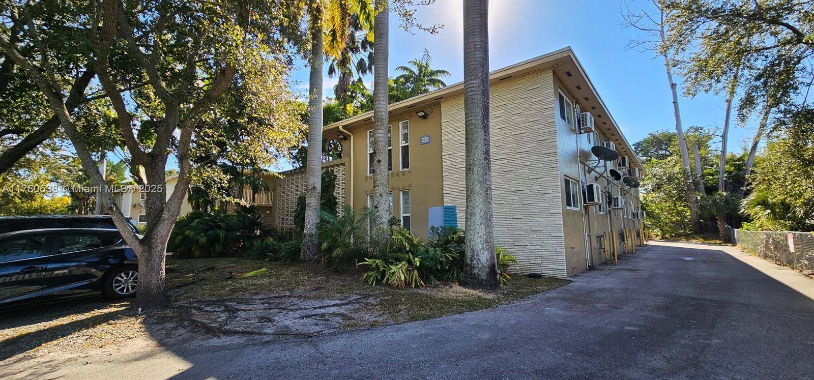South Miami, FL 33143,6310 SW 79th St #19