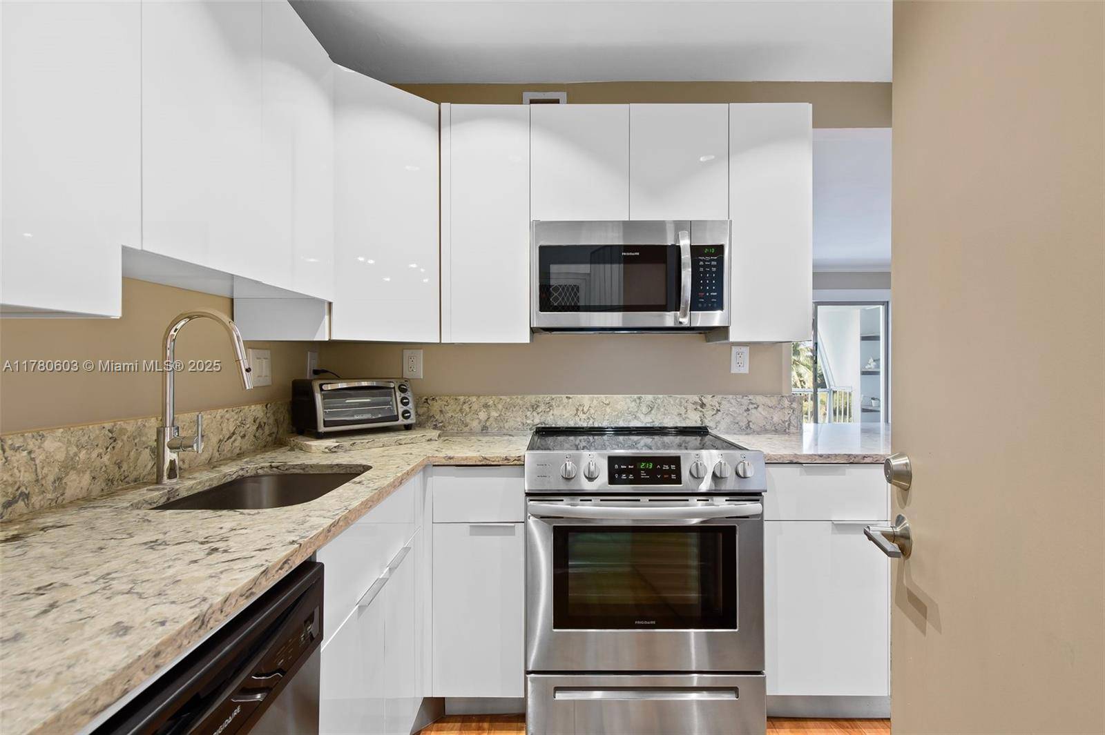 Oakland Park, FL 33334,3000 NE 16th Ave #408