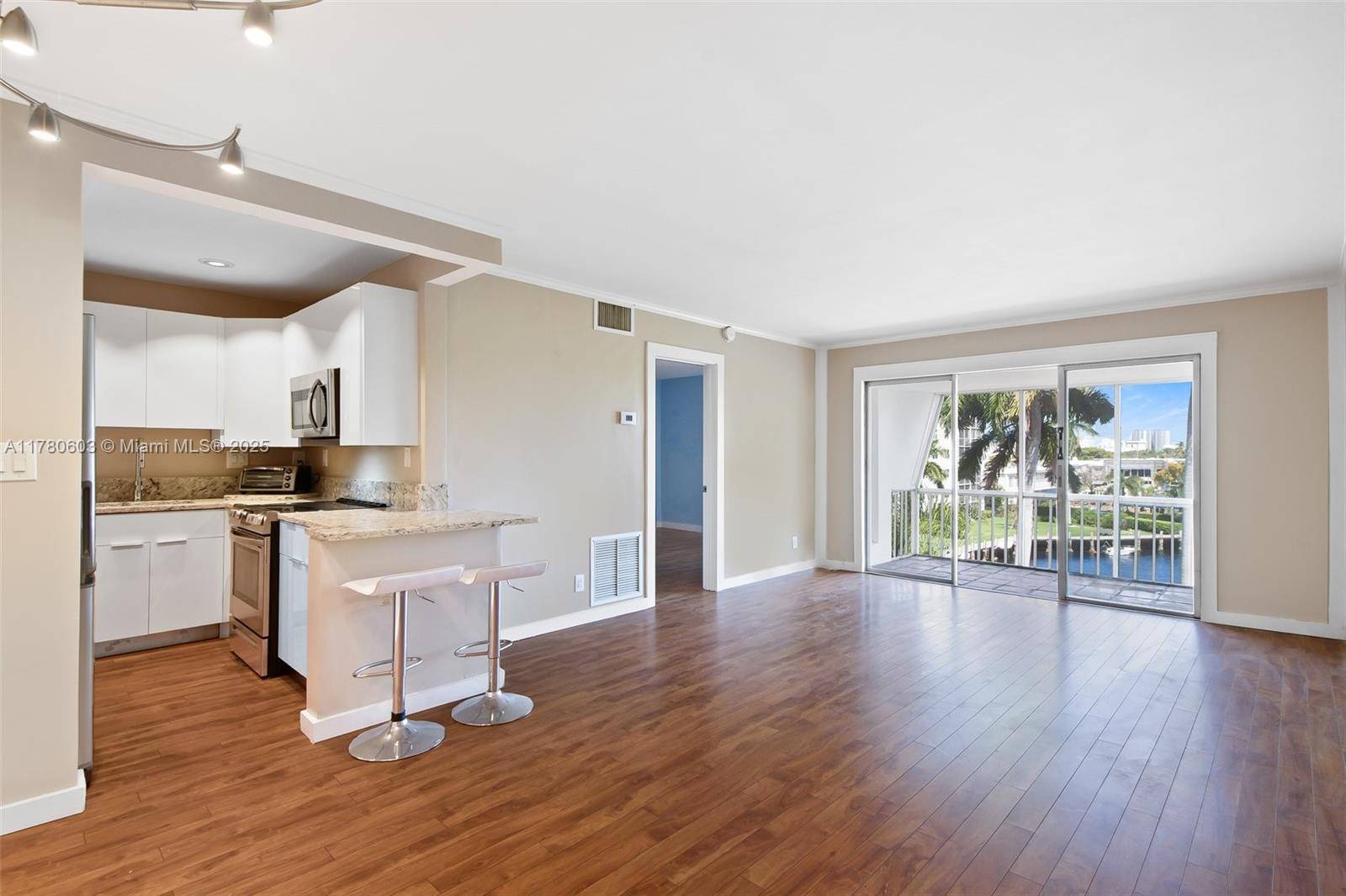 Oakland Park, FL 33334,3000 NE 16th Ave #408