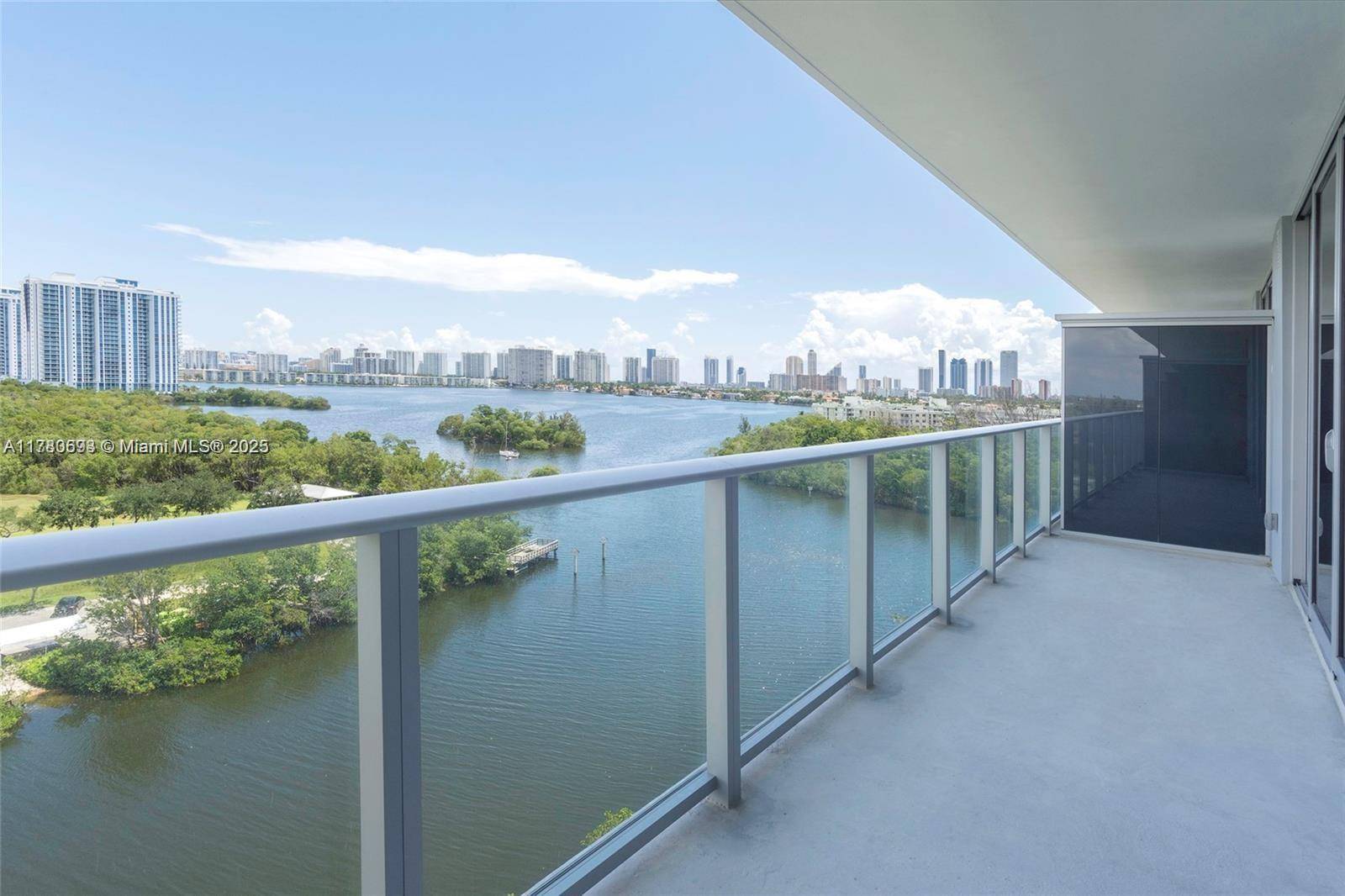 North Miami Beach, FL 33160,16385 Biscayne Blvd #904