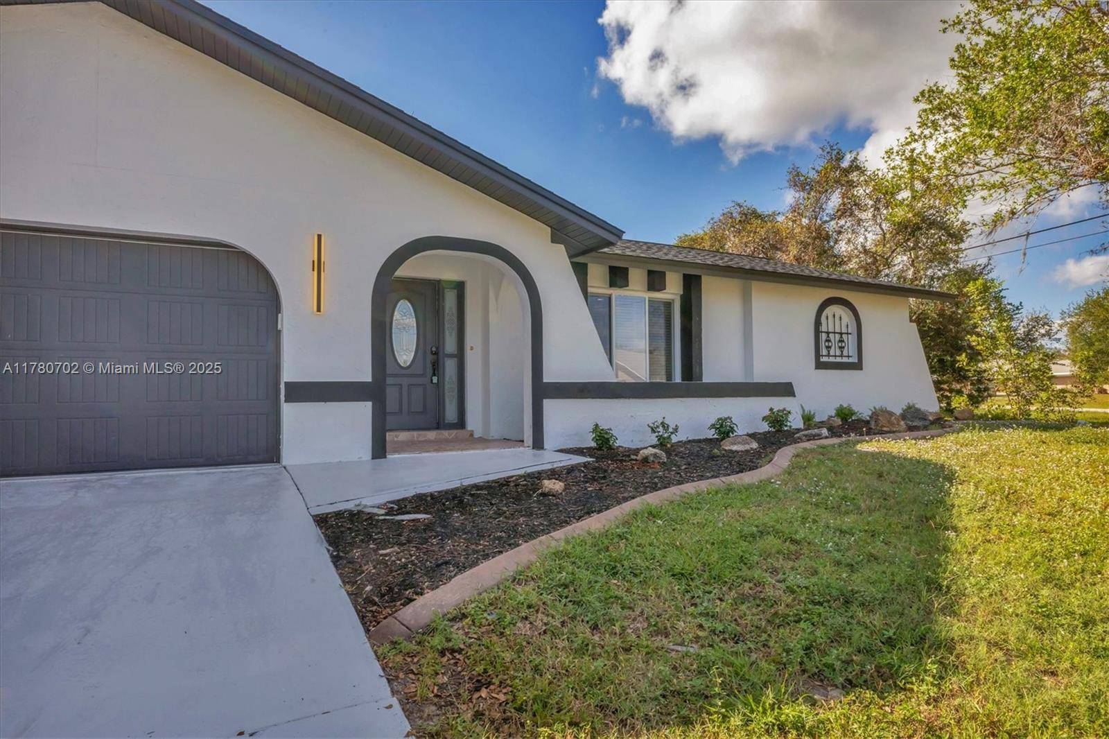 Port Charlotte, FL 33948,4290 yucatan cir