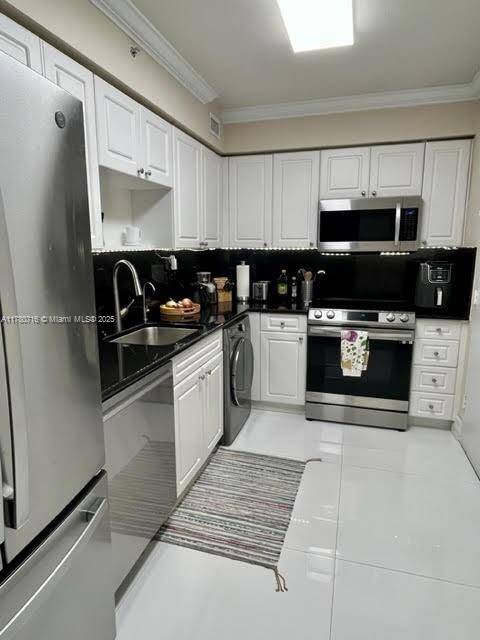 Hollywood, FL 33019,2501 S Ocean Dr #1639