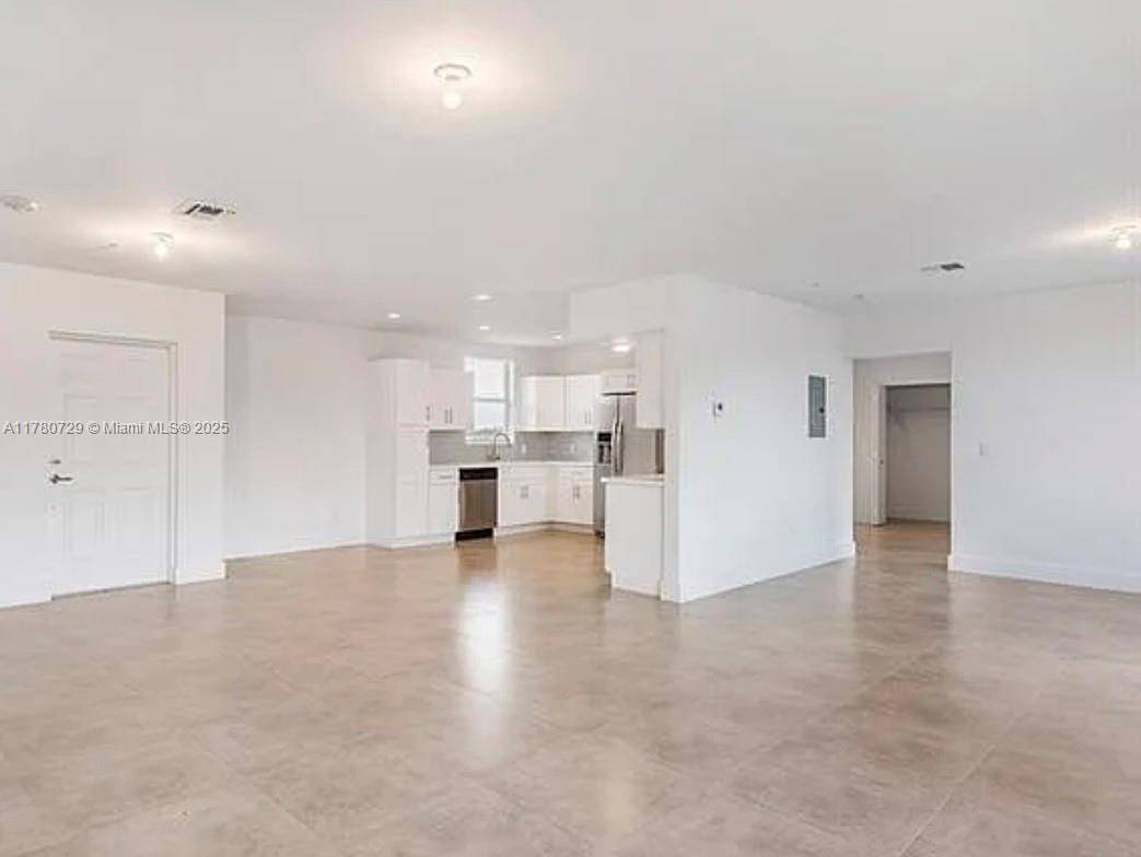 Dania Beach, FL 33004,555 E Dania Beach Blvd #4