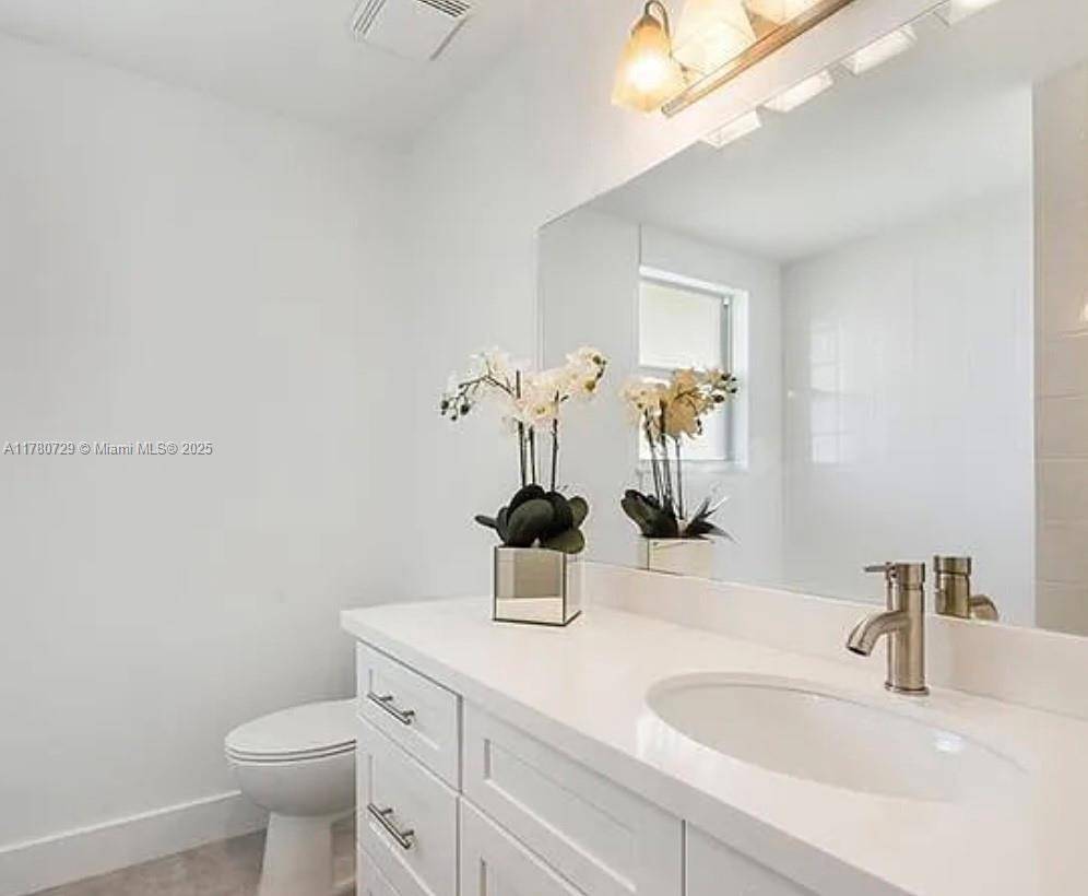 Dania Beach, FL 33004,555 E Dania Beach Blvd #4