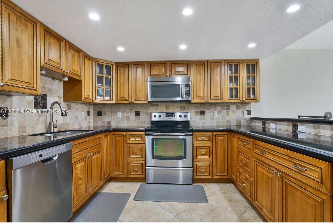 Hallandale Beach, FL 33009,1951 Atlantic Shores Blvd #8