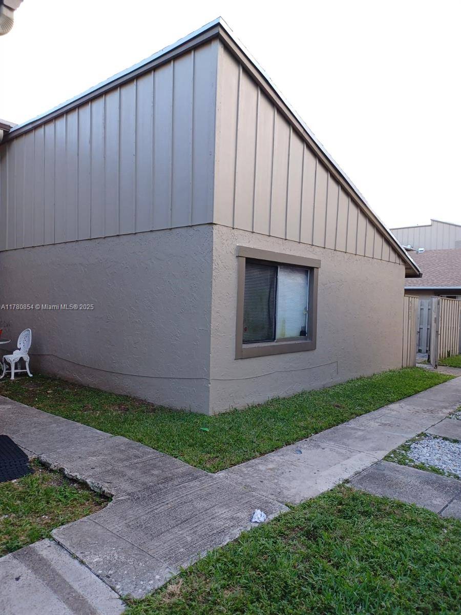 Lauderhill, FL 33313,5820 NW 21st St #39-C