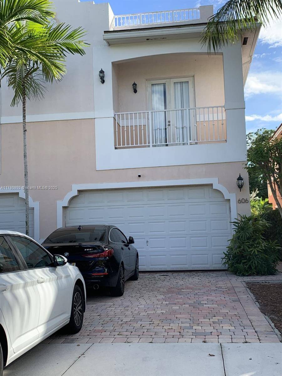 Fort Lauderdale, FL 33315,606 SW 10th St
