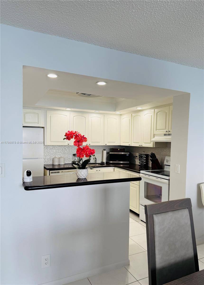 Hollywood, FL 33019,2101 S Ocean Dr #1902
