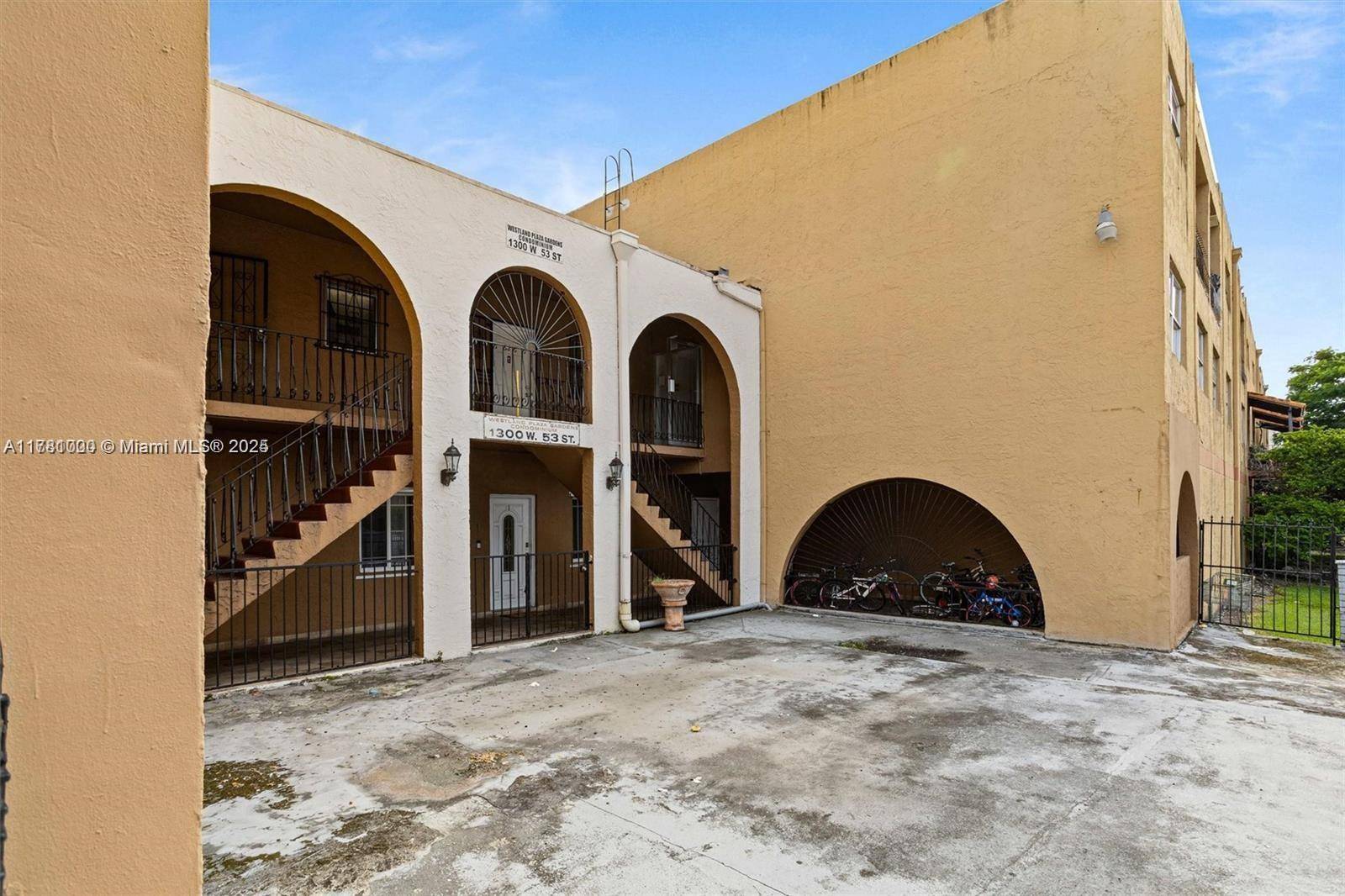 Hialeah, FL 33012,1300 W 53rd St #38