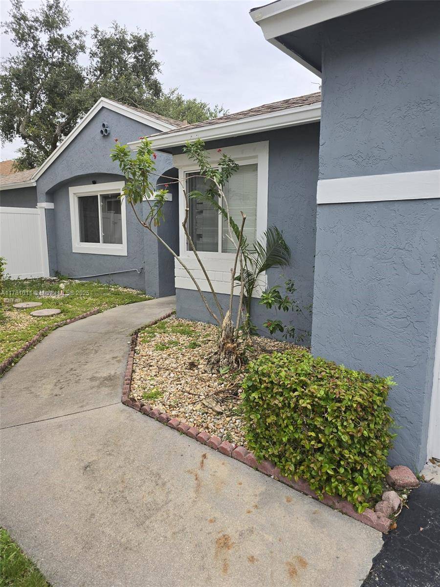 Pembroke Pines, FL 33026,11751 NW 12th St