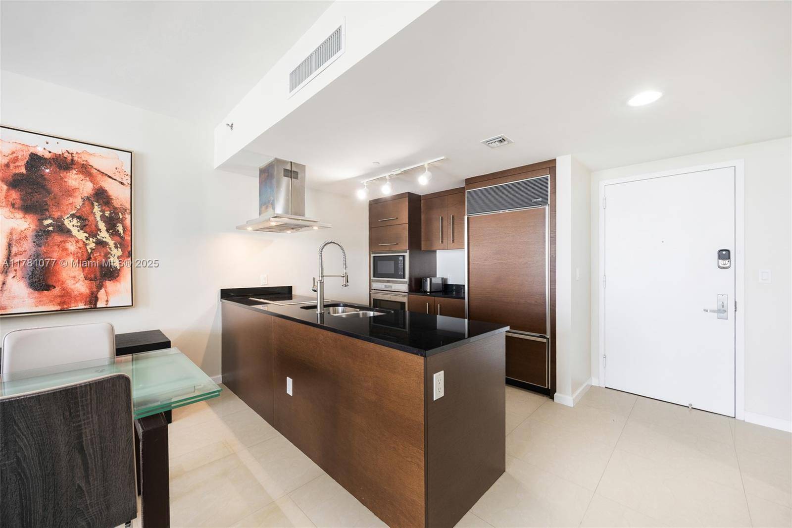 Miami, FL 33131,485 Brickell Ave #4707