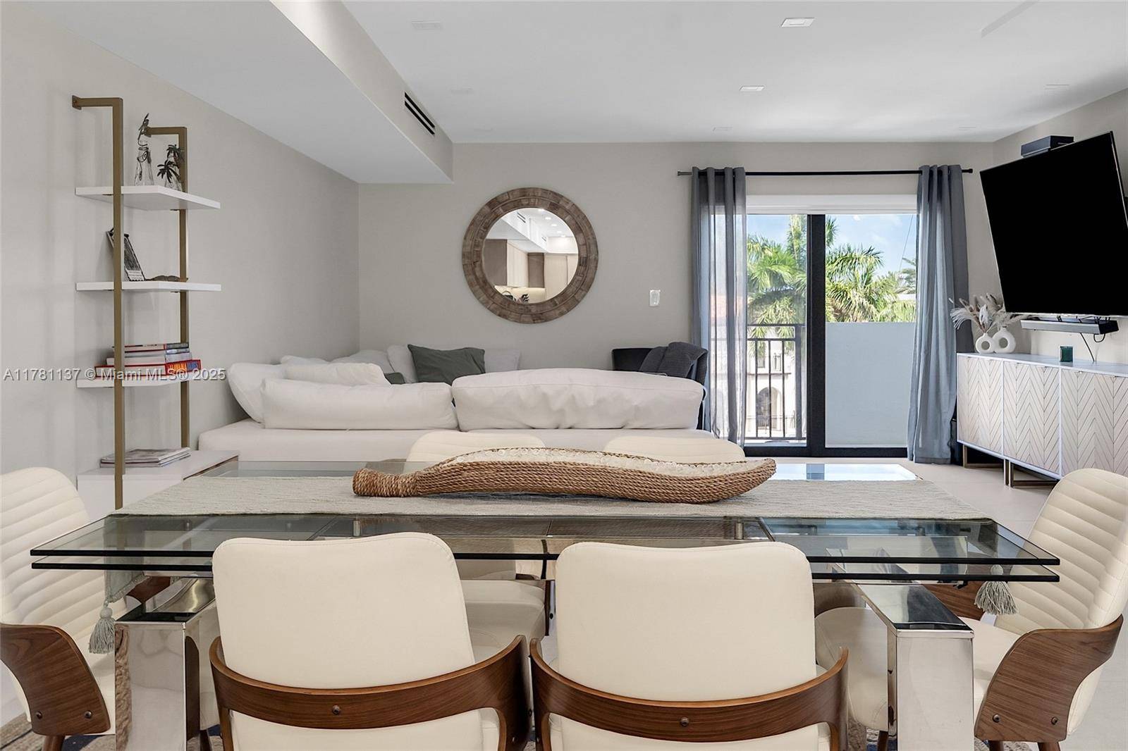 Coral Gables, FL 33133,6901 Edgewater Dr #318