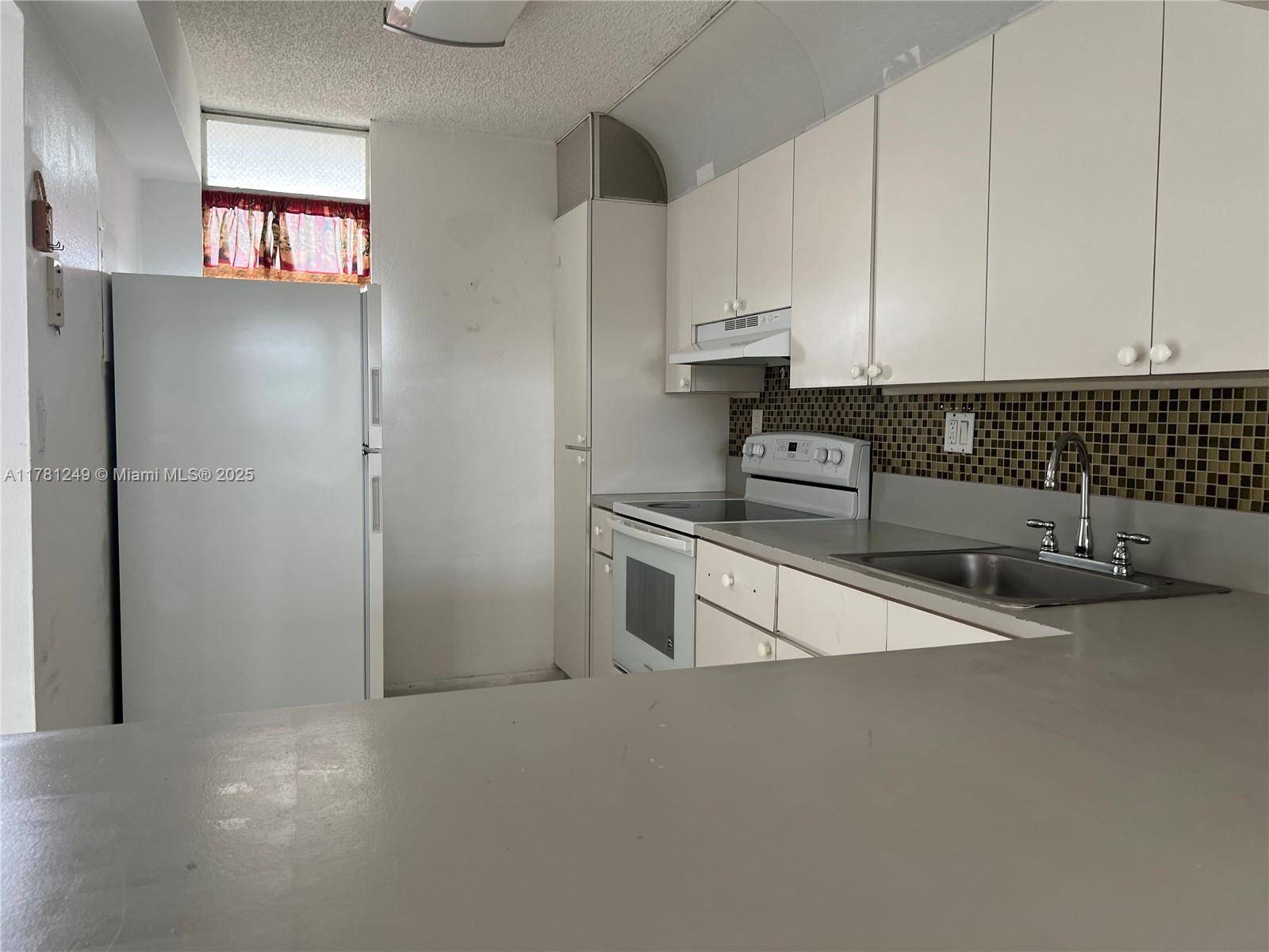 North Miami Beach, FL 33160,2903 N Miami Beach Blvd #702