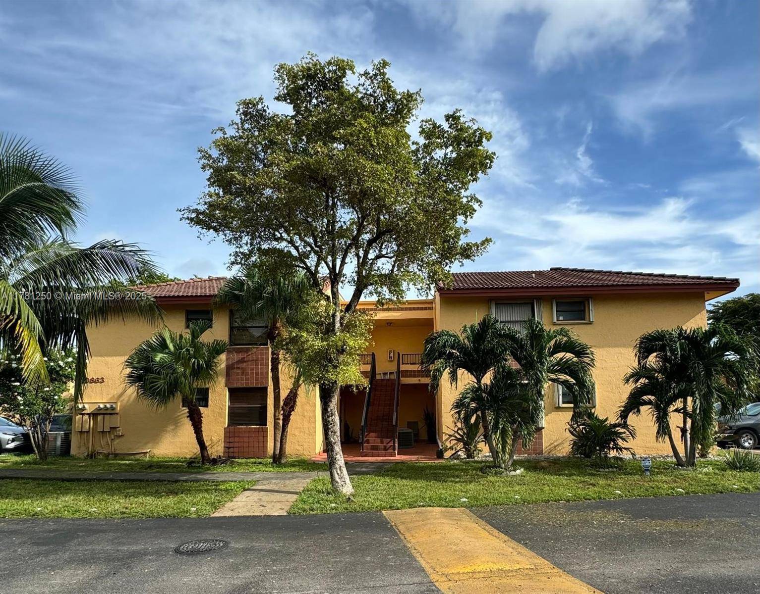 Miami, FL 33172,10863 NW 7th St #24-20