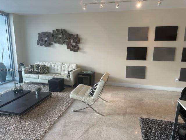 Miami, FL 33131,1331 Brickell Bay Dr #907