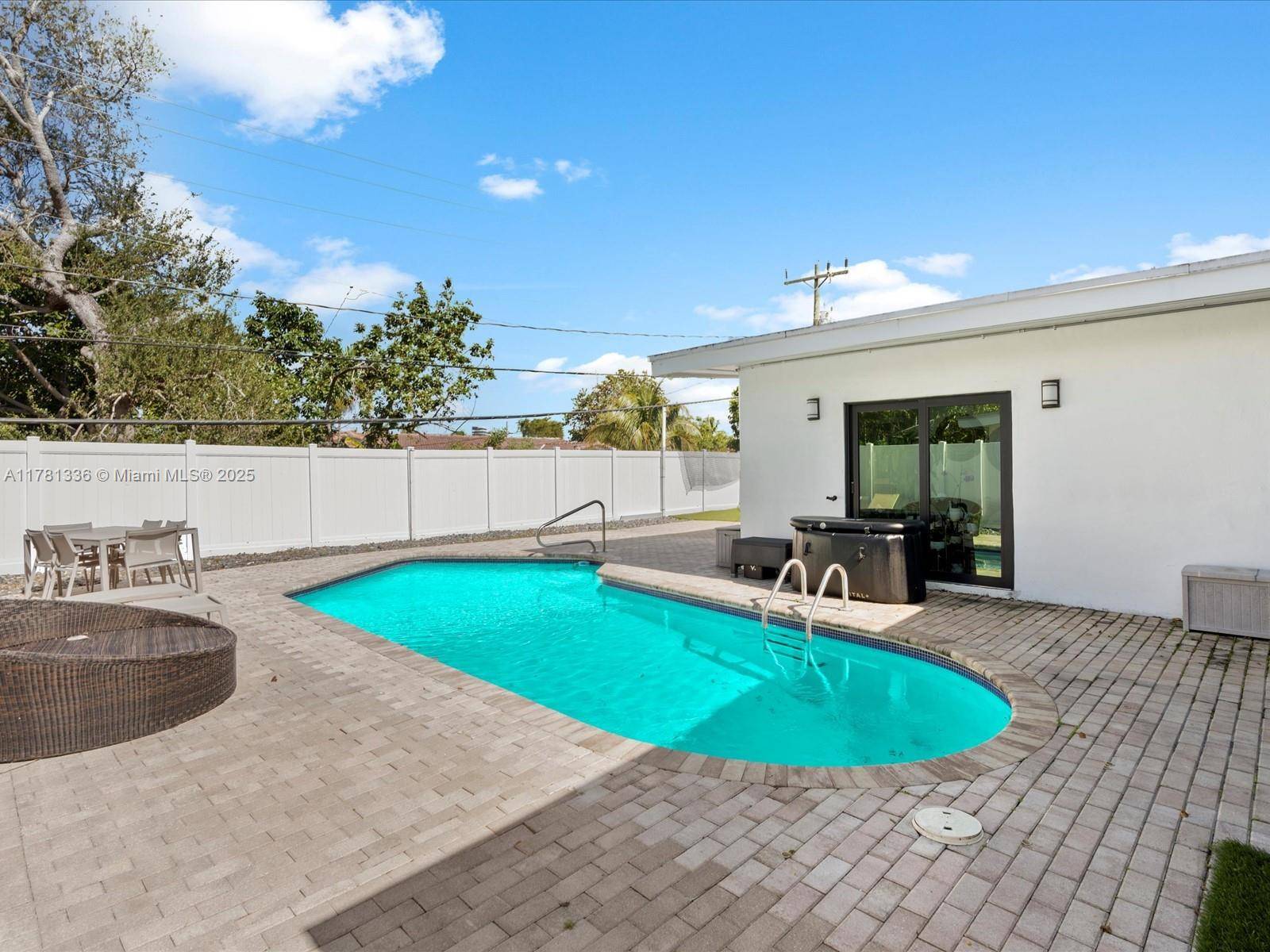 North Miami Beach, FL 33179,19461 NE 22nd Rd