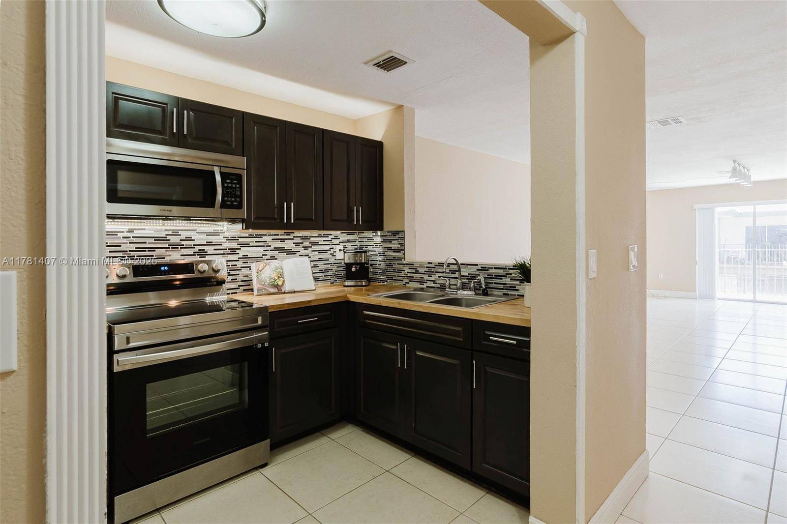 Hialeah Gardens, FL 33018,8851 NW 119th St #2220-2