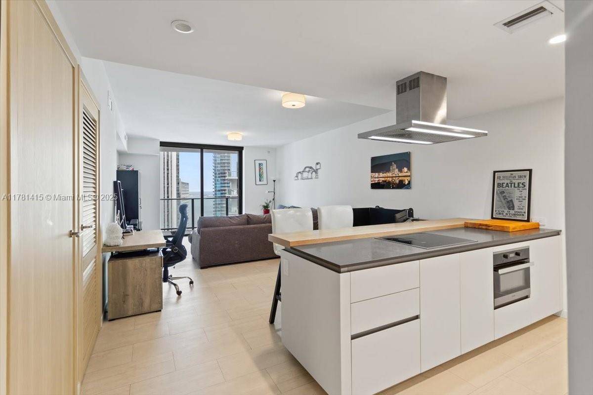 Miami, FL 33131,1000 Brickell Plz #3303