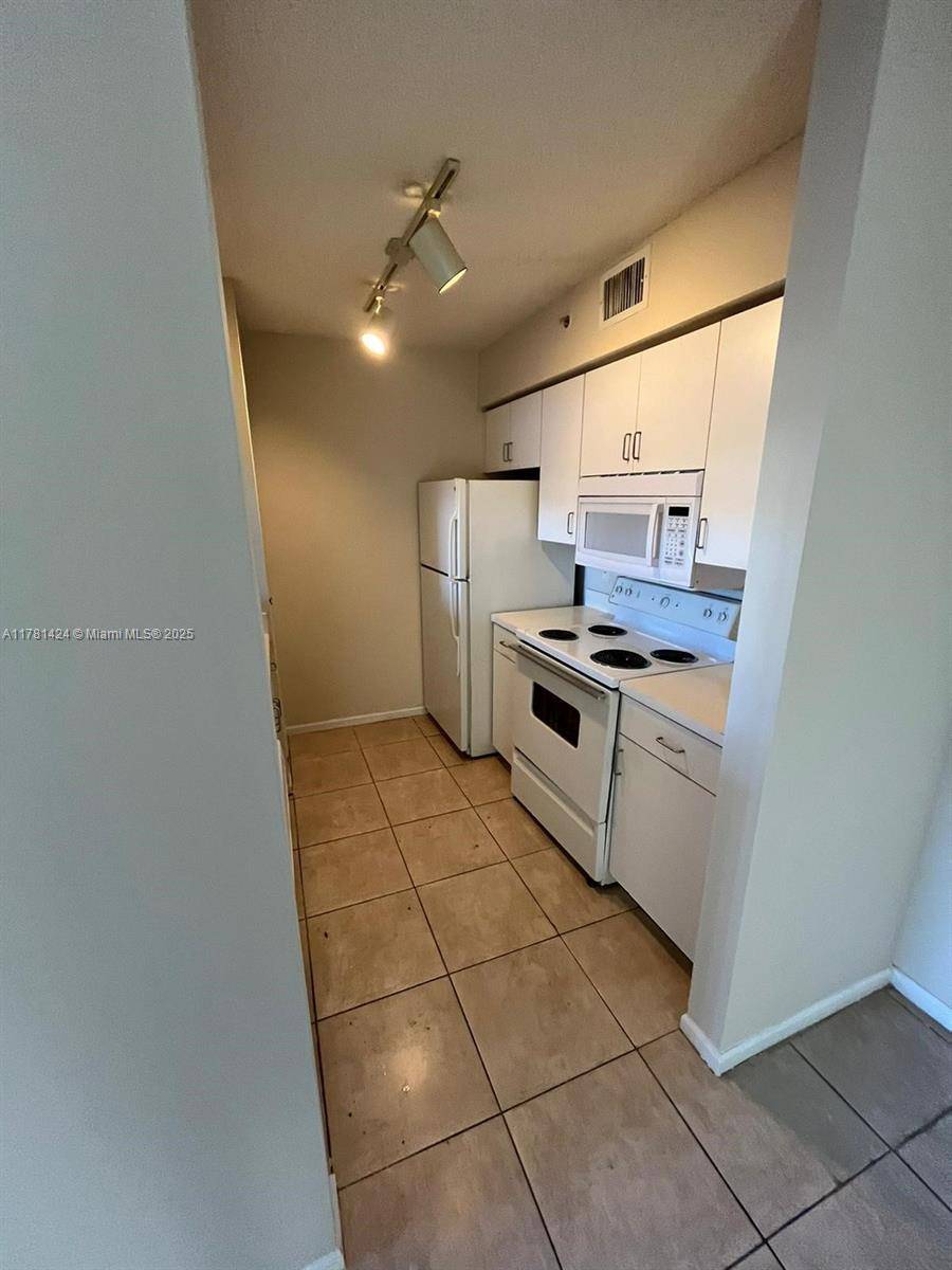 Miramar, FL 33025,2061 Renaissance Blvd #102