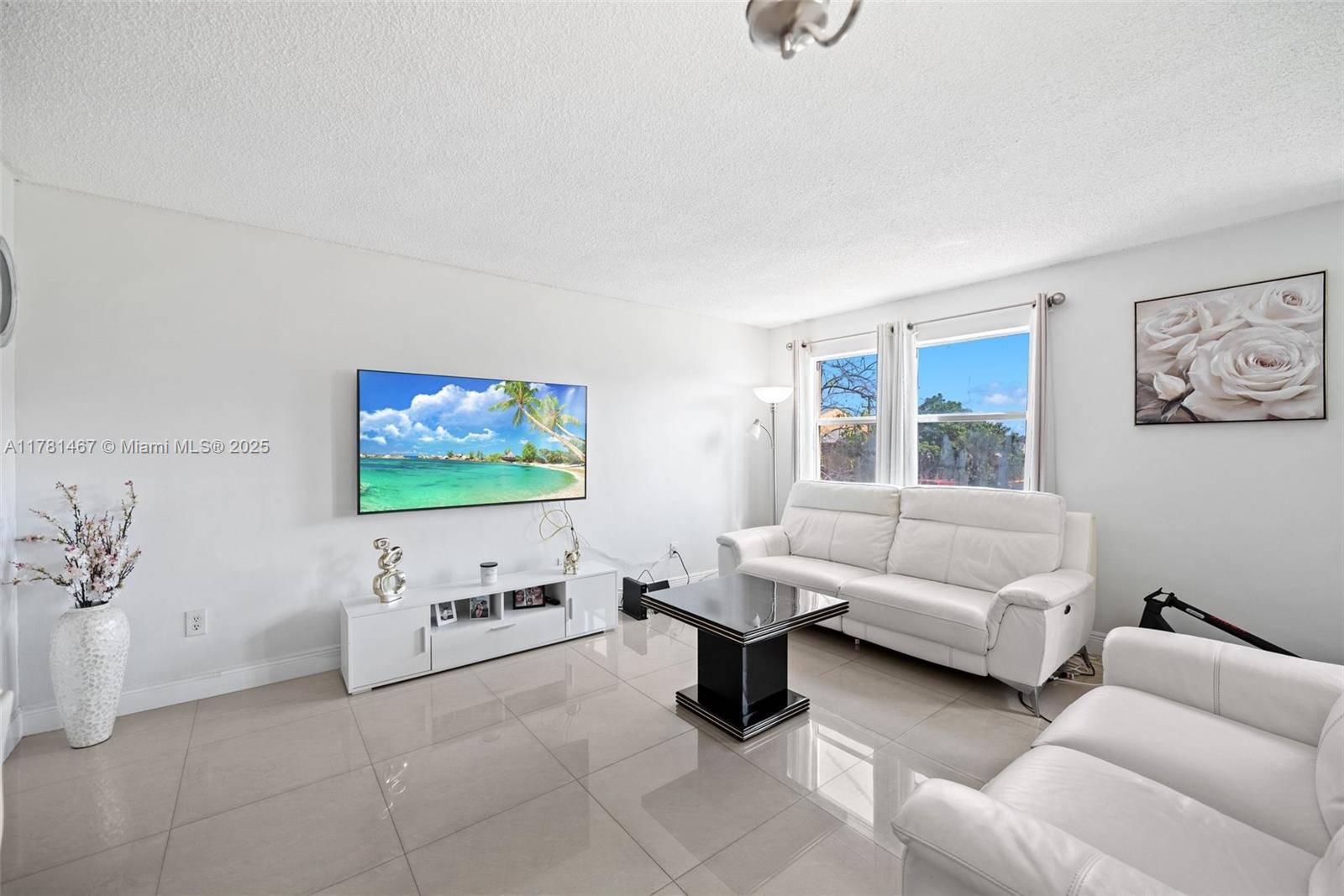 Hialeah, FL 33012,1300 W 53rd St #24