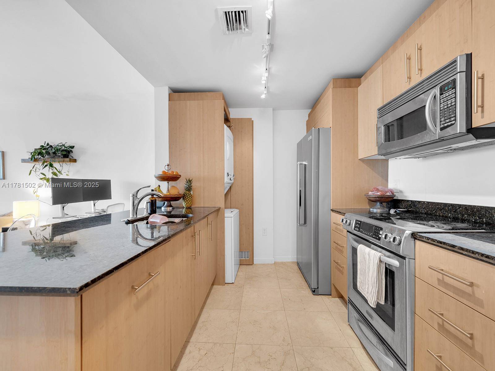 Bal Harbour, FL 33154,10275 Collins Ave #429