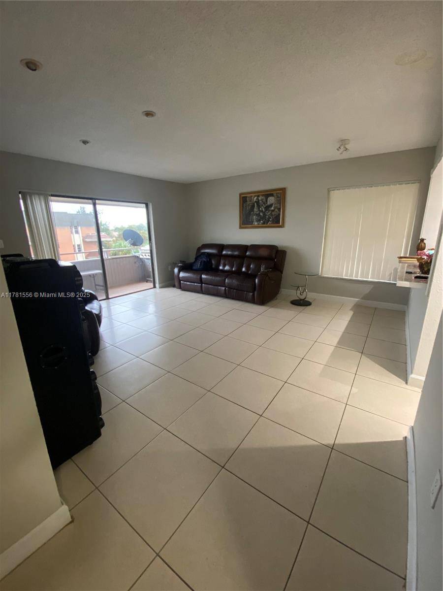 Hialeah, FL 33015,17600 NW 68th Ave #B4006