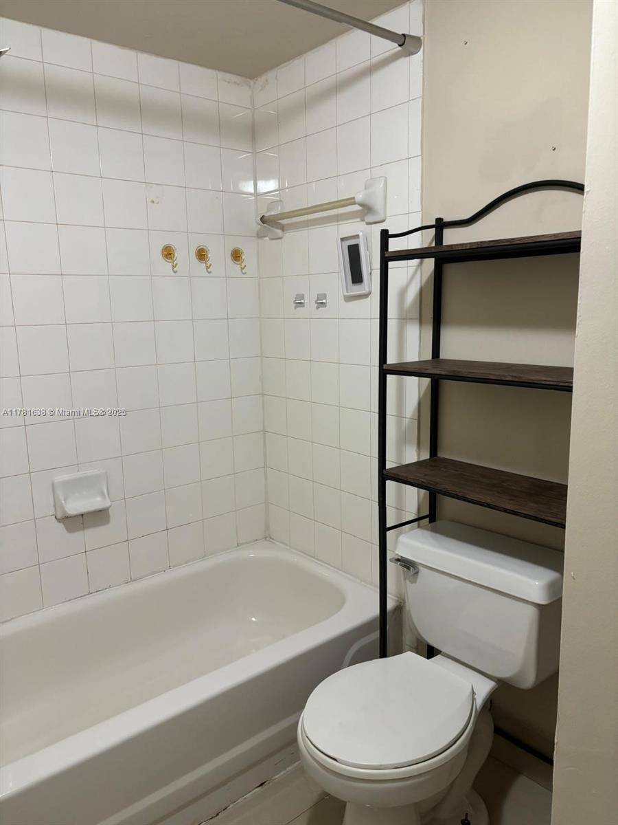 Hialeah, FL 33015,18860 NW 57th Ave #302