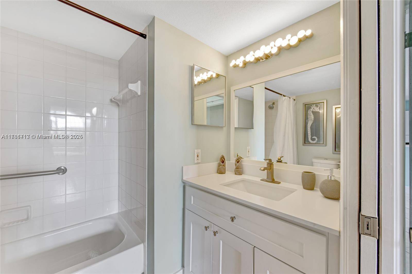 Aventura, FL 33180,19501 E Country Club Dr #9503