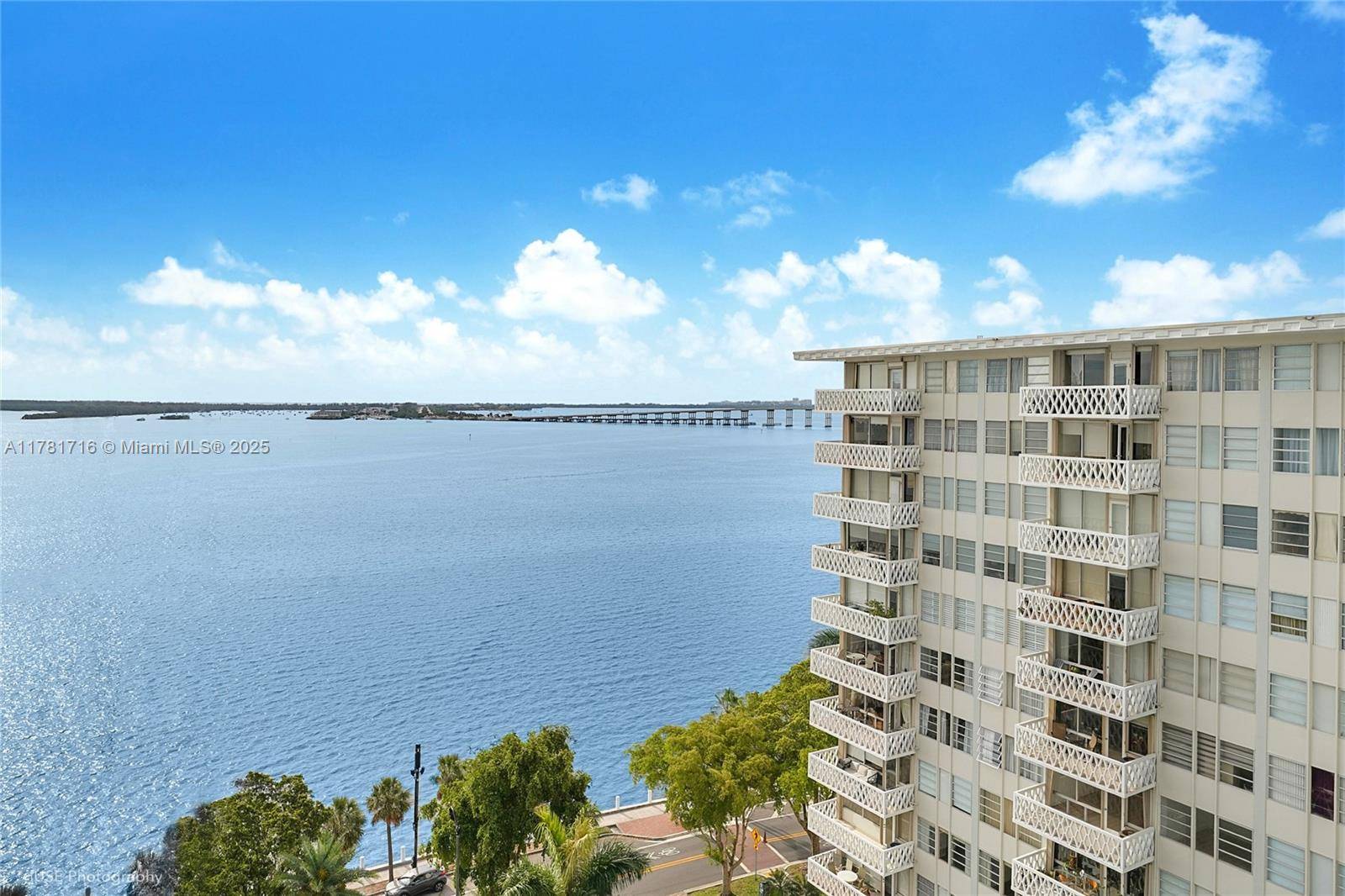Miami, FL 33131,1420 Brickell Bay Dr #1407C
