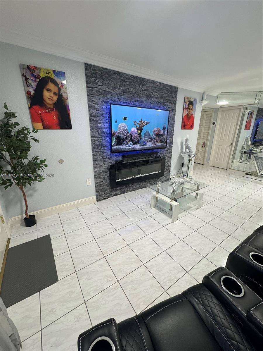 Hialeah, FL 33016,2246 W 74th St #101-10