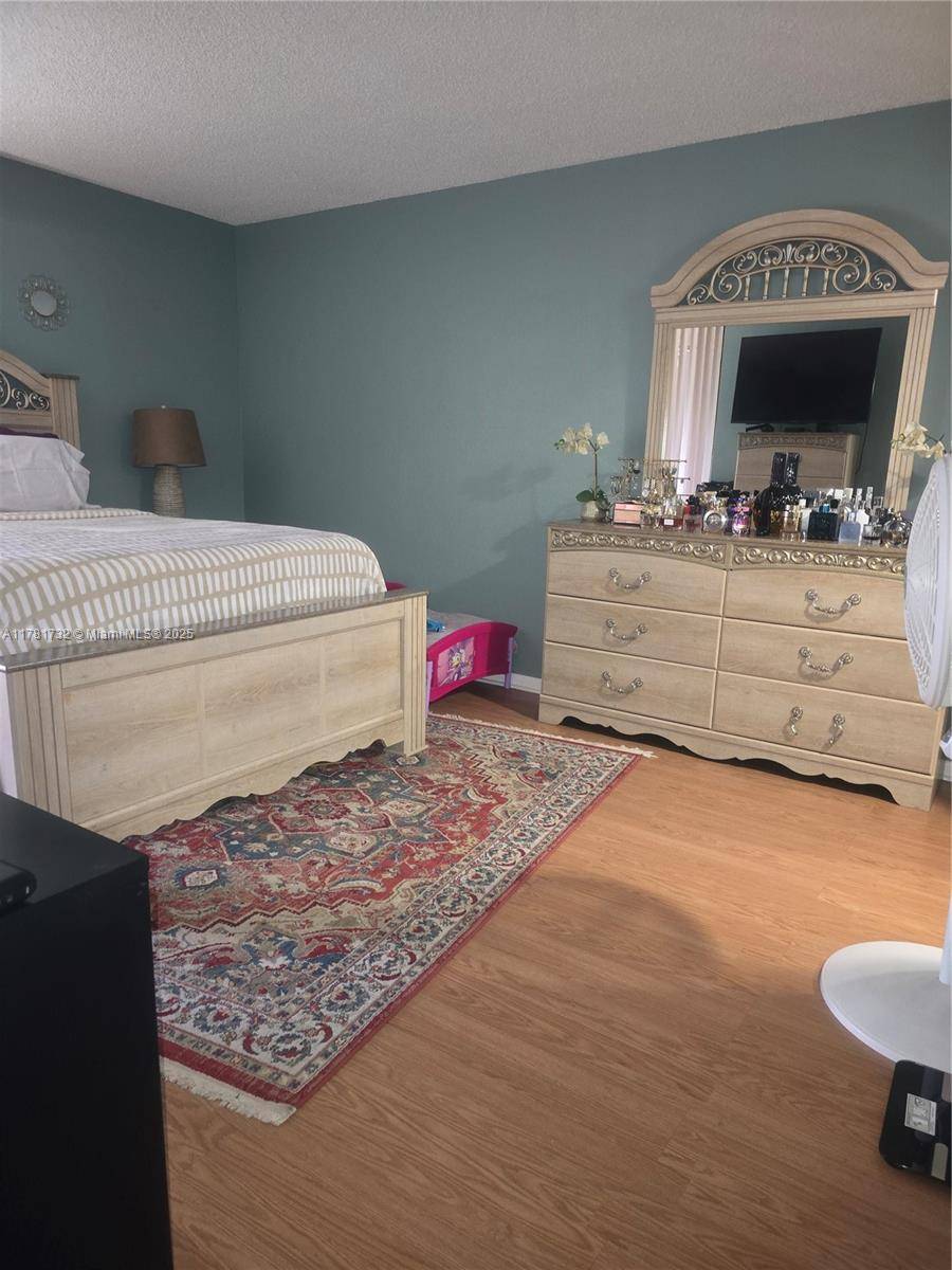 Oakland Park, FL 33309,110 Lake Emerald Dr #404