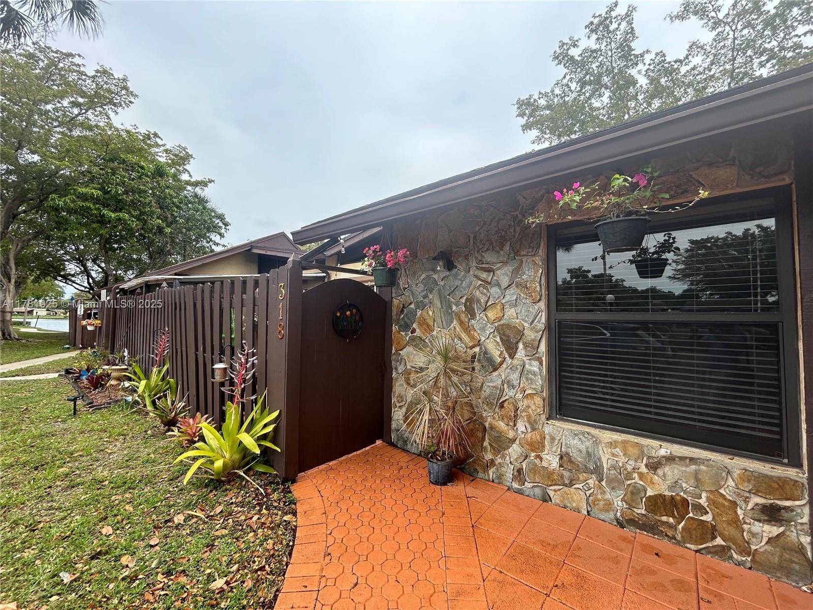 Hollywood, FL 33024,318 Briarwood Cir #3-17