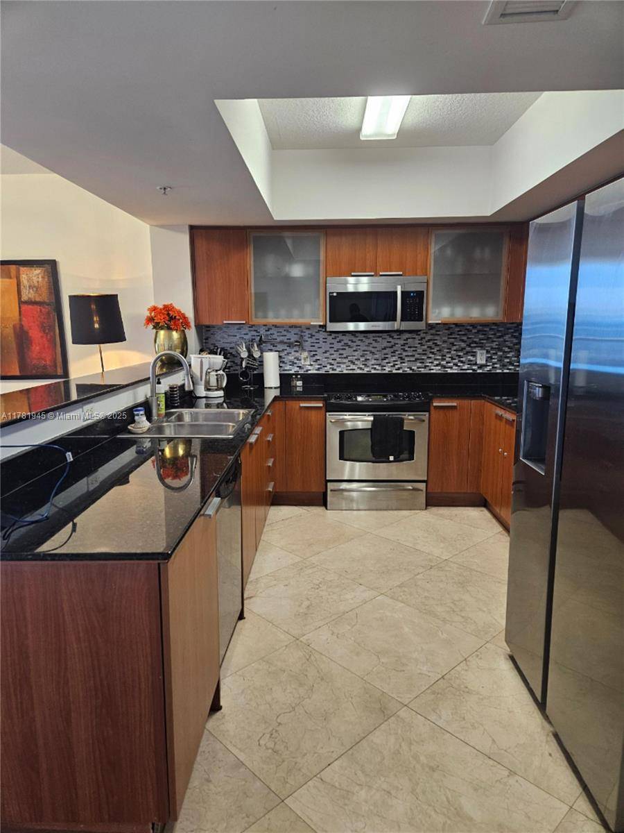 Sunny Isles Beach, FL 33160,16699 Collins Ave #2805