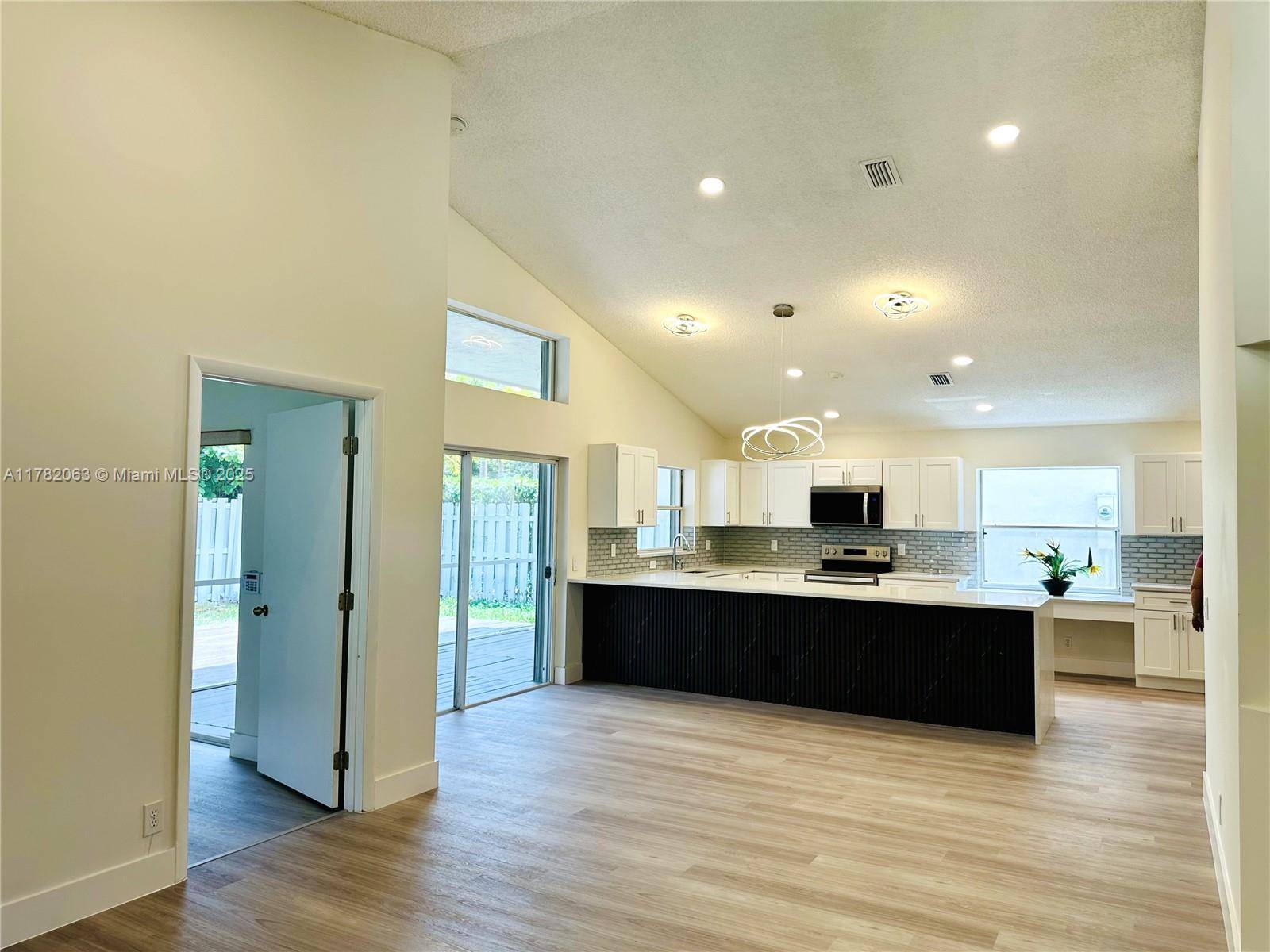 Weston, FL 33326,116 W Bayridge Dr