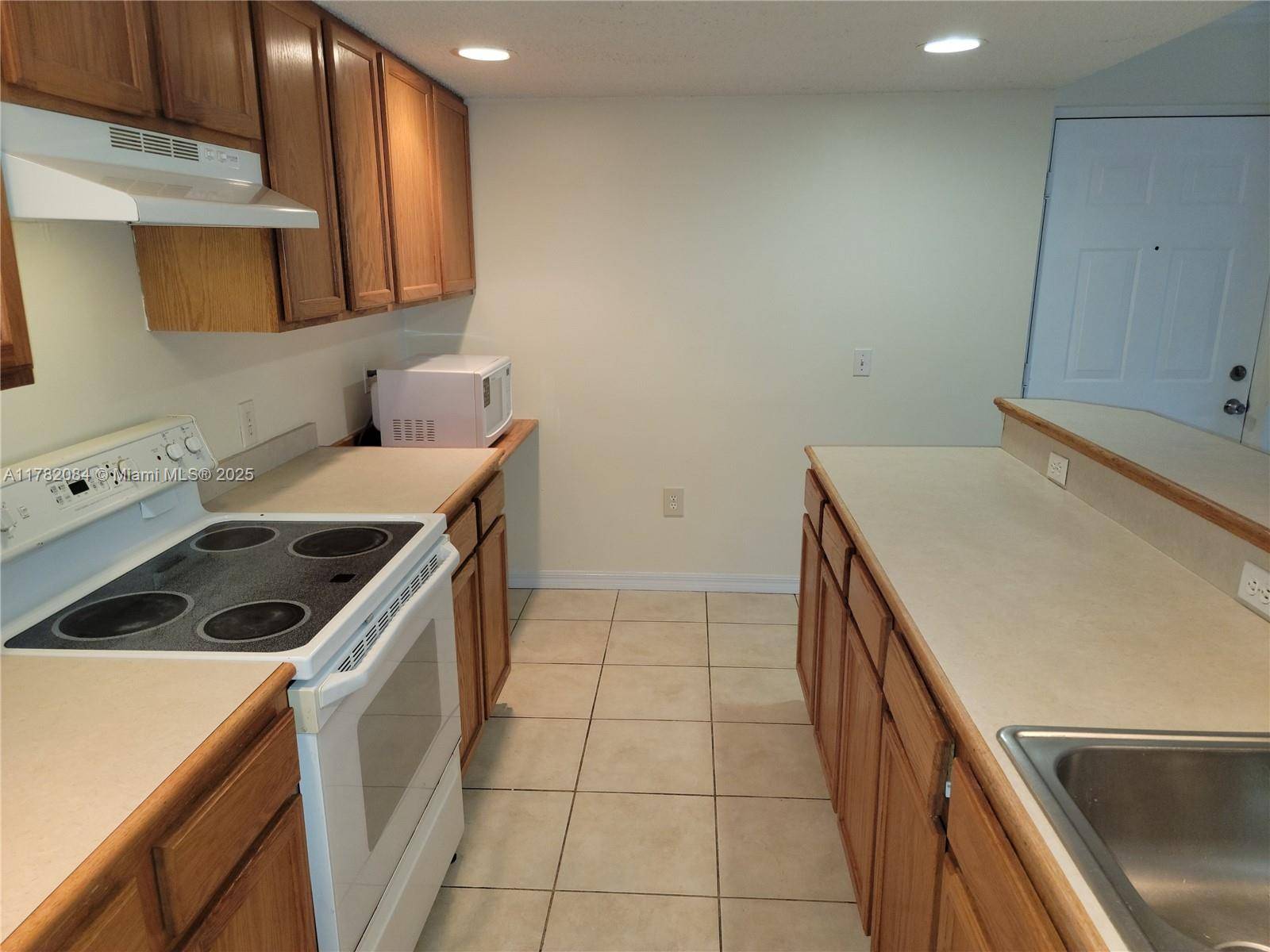 Tamarac, FL 33321,9907 Westwood Dr #15-2