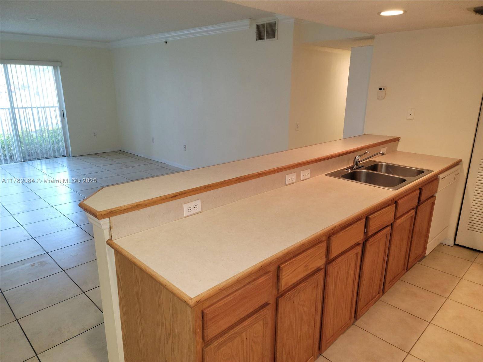 Tamarac, FL 33321,9907 Westwood Dr #15-2