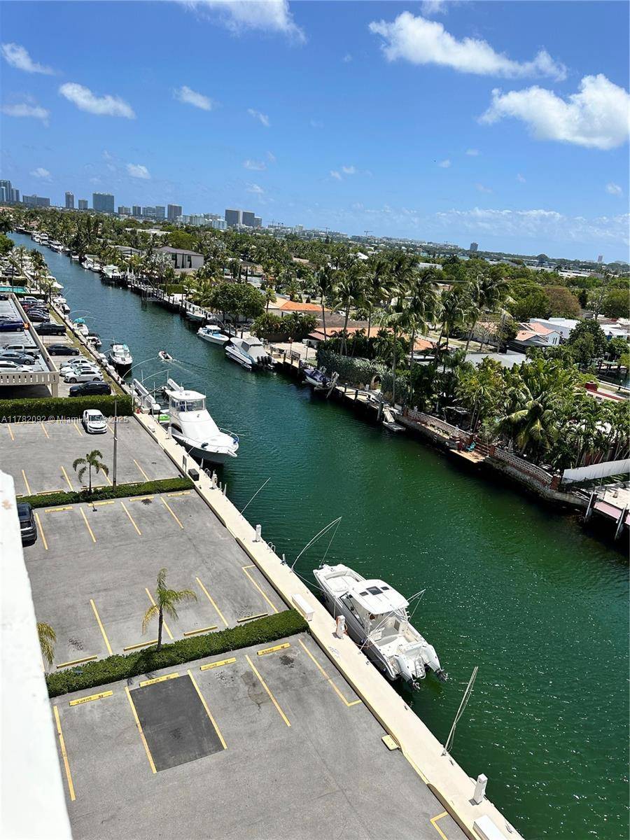 North Miami, FL 33181,2020 NE 135th St #807