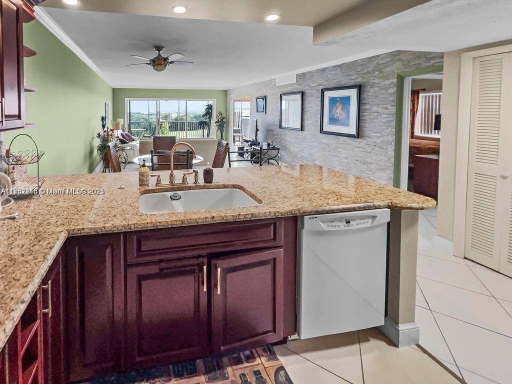 Pompano Beach, FL 33069,3050 N Palm Aire Dr #701
