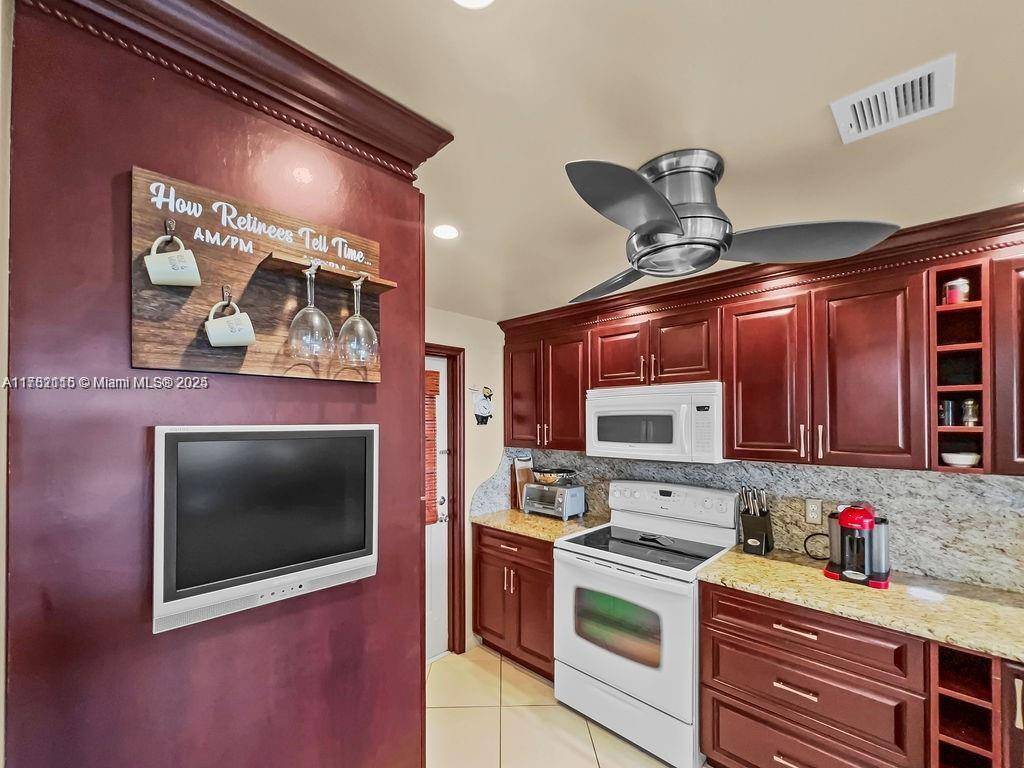 Pompano Beach, FL 33069,3050 N Palm Aire Dr #701